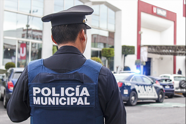 Policía atendía caso de violencia familiar y terminó golpeado en Puebla