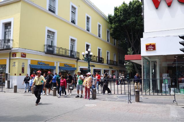 Autoridades retiran ambulantes del Centro Histórico de Puebla sin incidentes: SSP