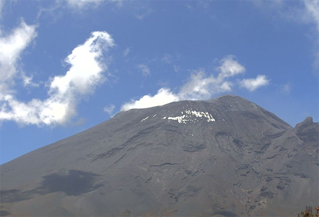 Popocatépetl registra 129 exhalaciones y 164 minutos de tremor