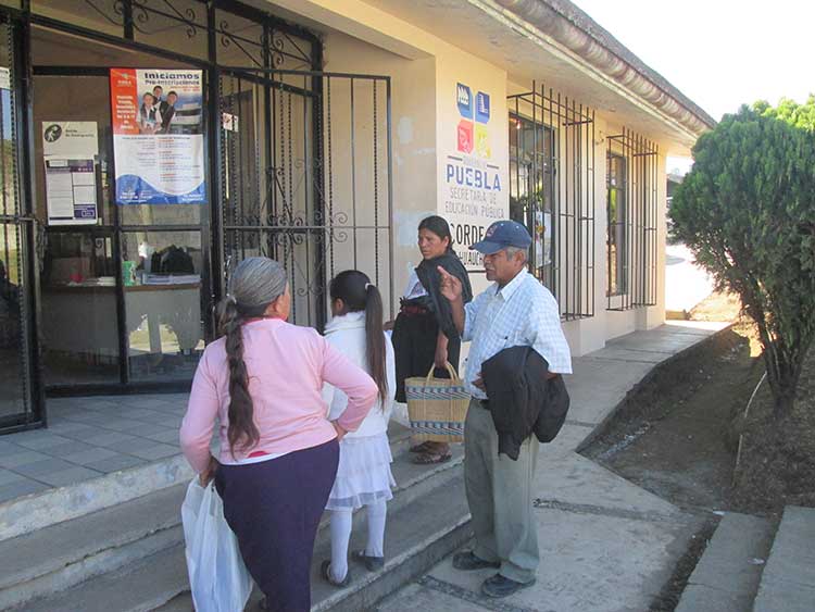 Investigan jineteo con cheques de la SEP en Huauchinango