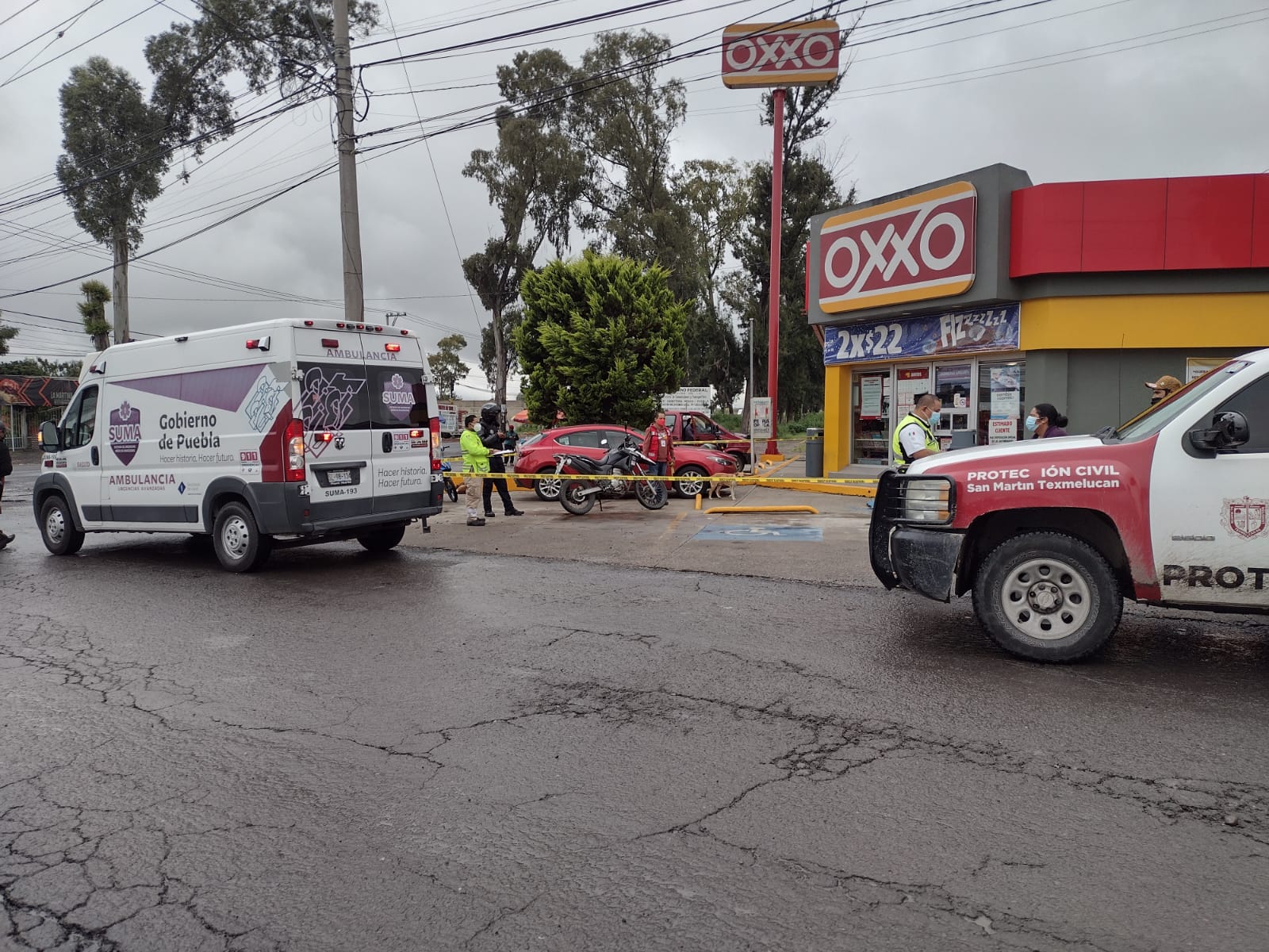 Muere mujer afuera de un Oxxo en Texmelucan