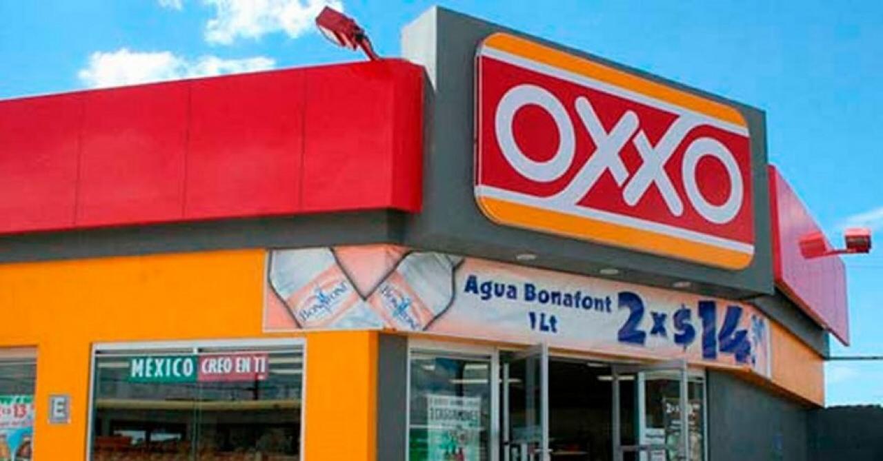 Con granada amagó a cajeros de Oxxo en Acajete