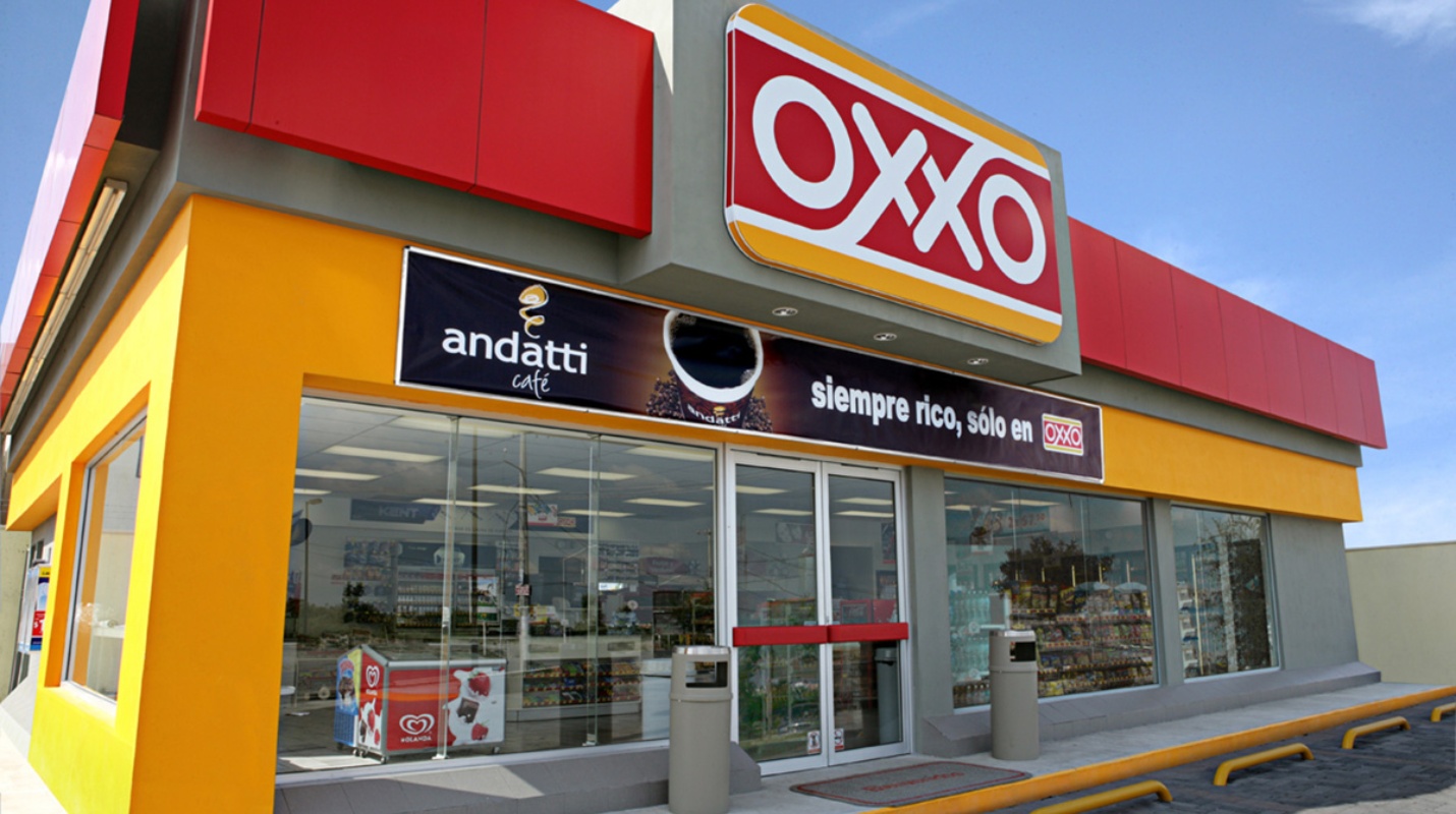 Muere un hombre al interior de un Oxxo en Puebla
