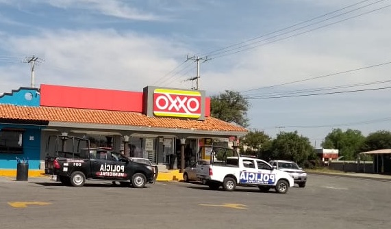 En minutos hampones asaltan gasolinera y Oxxo en Tecamachalco