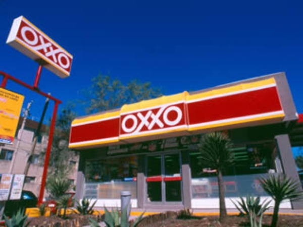 Ante violencia, cierran todos los Oxxo en Nuevo Laredo, Tamaulipas