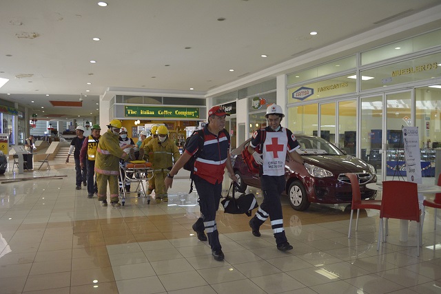 Realiza Cuautlancingo simulacro en el Centro Comercial Cruz del Sur