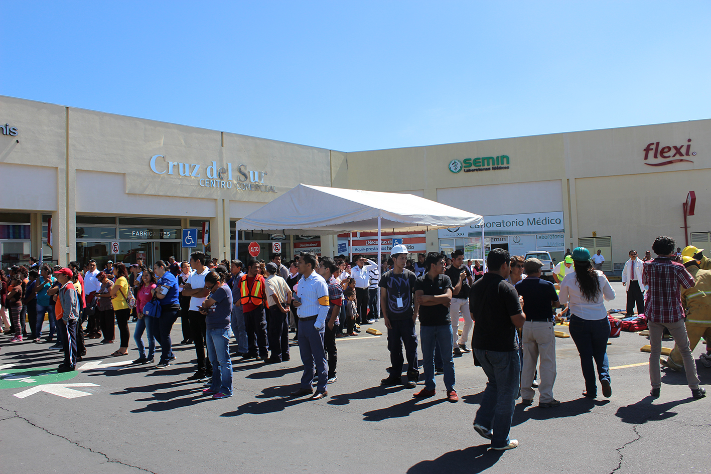 Realiza Cuautlancingo simulacro en el Centro Comercial Cruz del Sur