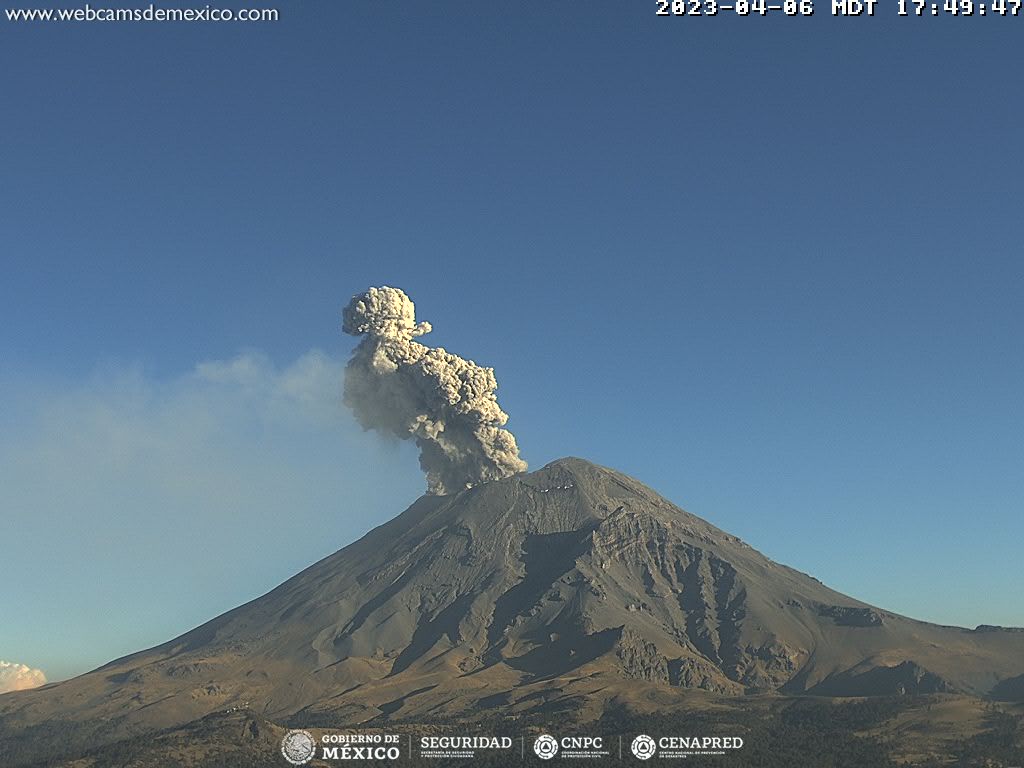 Popocatépetl registra 152 exhalaciones y dos explosiones