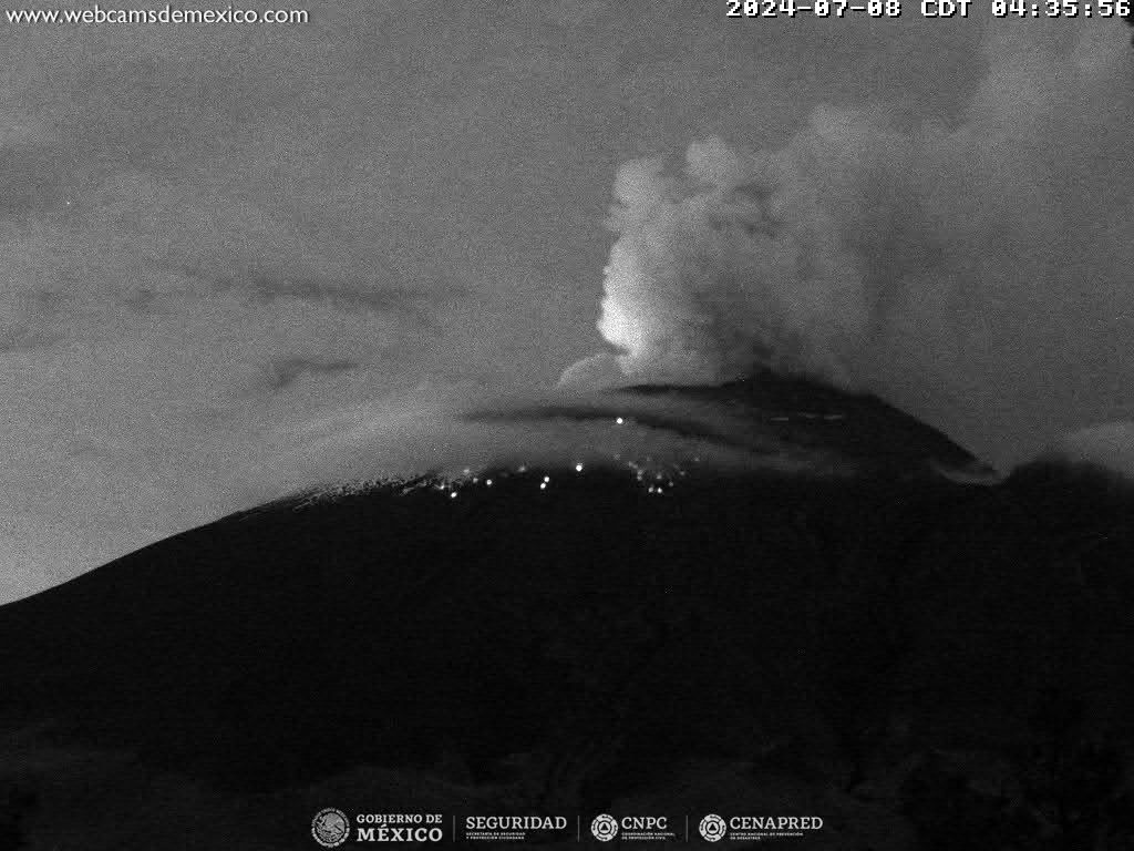 Popocatépetl registra 84 exhalaciones y expulsa fragmentos de madrugada