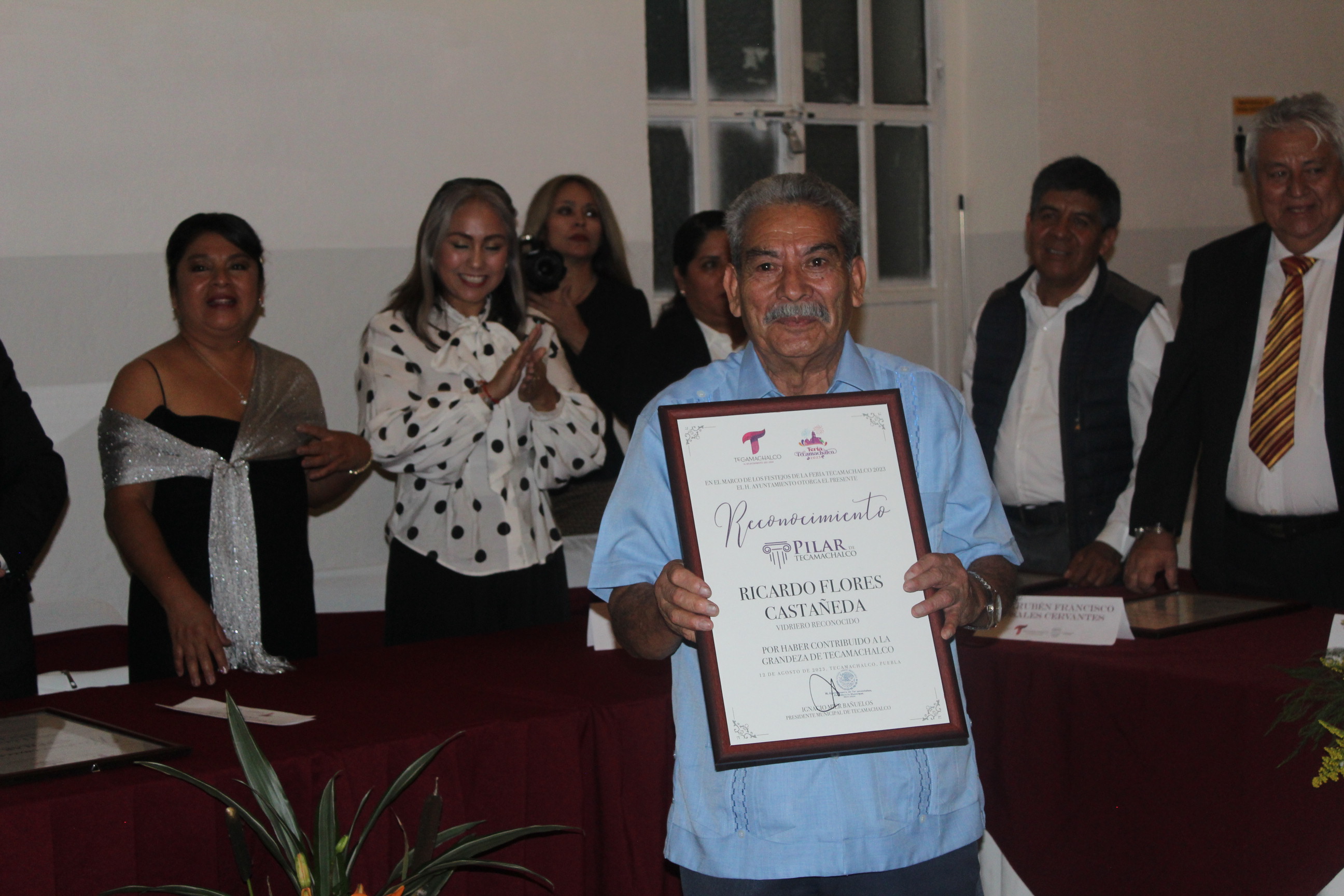 En cabildo reconocen a pilares de Tecamachalco