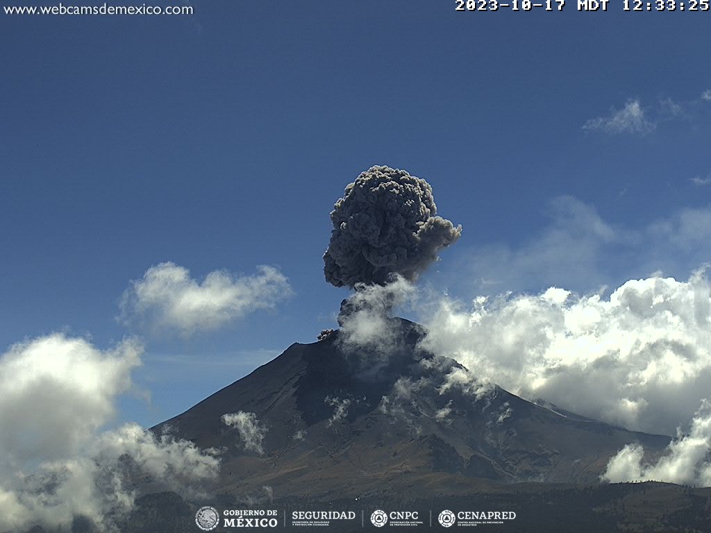 Se registran 397 exhalaciones en el Popocatépetl y caída de ceniza en Cuernavaca
