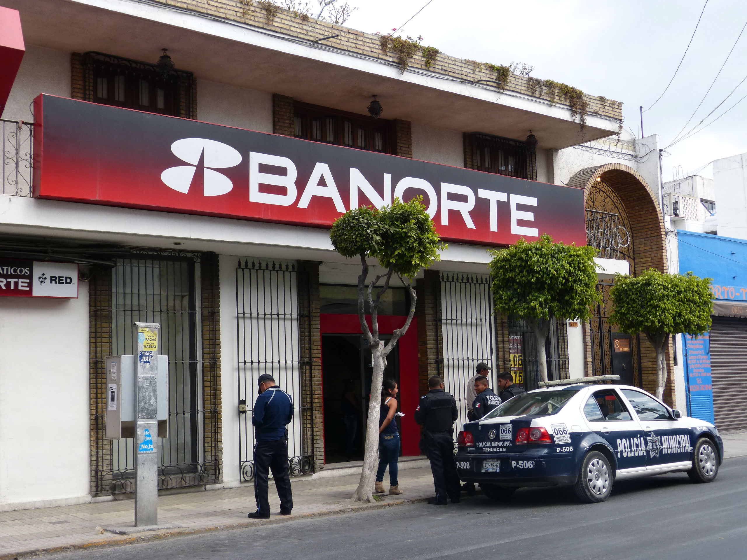 Persecución y balacera tras asalto a Banorte en Tehuacán
