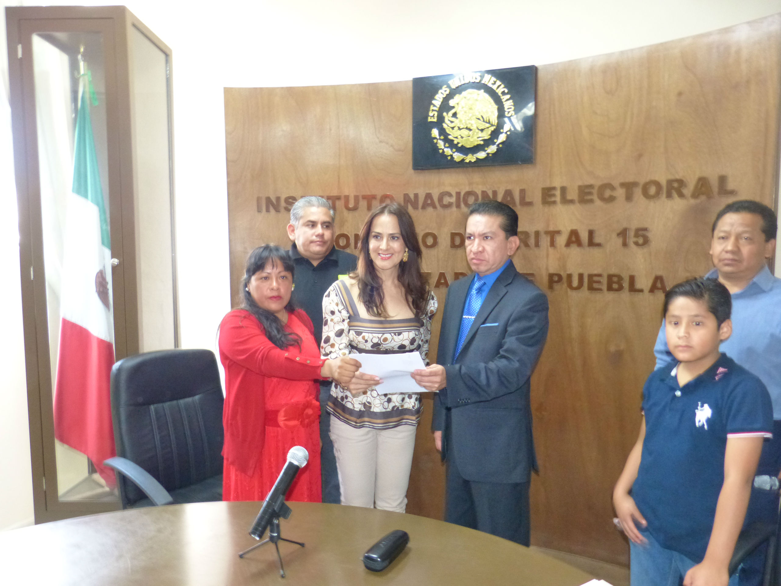 Se registra Geraldine González como candidata a diputada