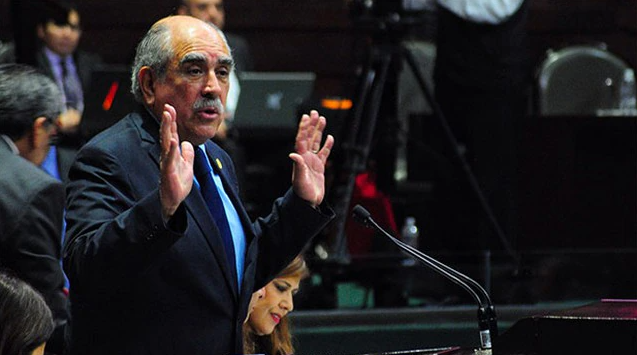 Delirante: Pablo Gómez amedrenta