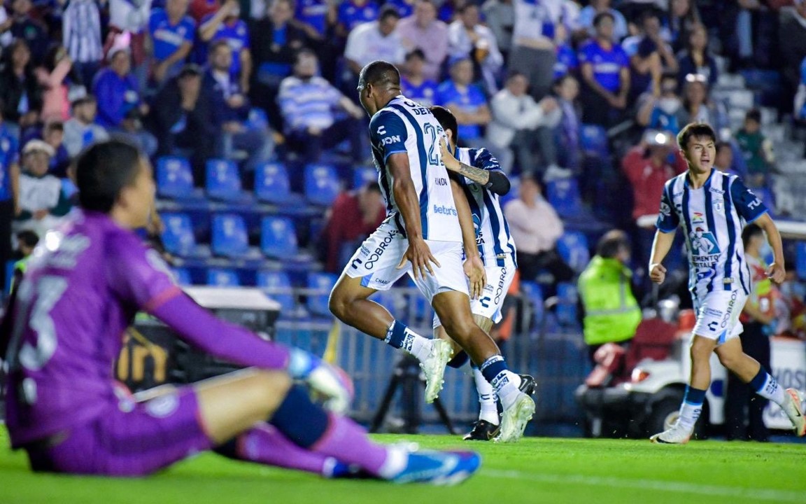 VIDEO Cruz Azul inicia con derrota; Chivas rescata empate