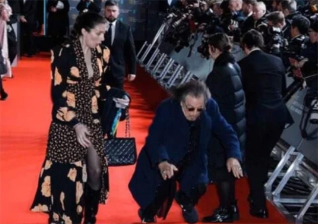 Al Pacino se cae en la alfombra roja de los premios Bafta