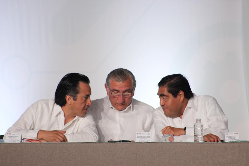 Se suma Barbosa a la firma del Pacto Oaxaca