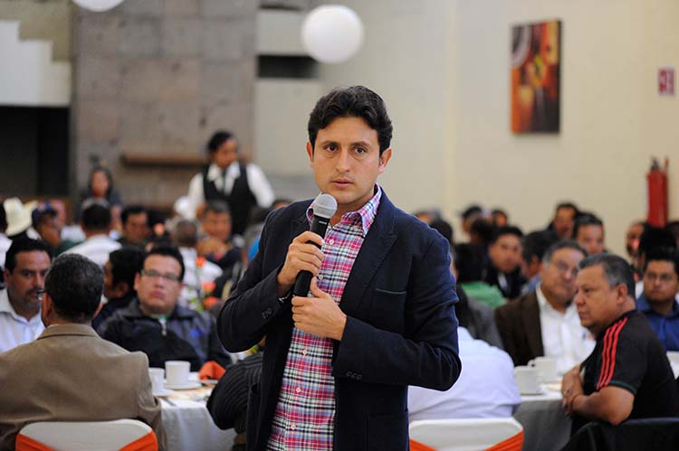 Festeja José Juan Espinosa el Día del Padre en San Pedro Cholula