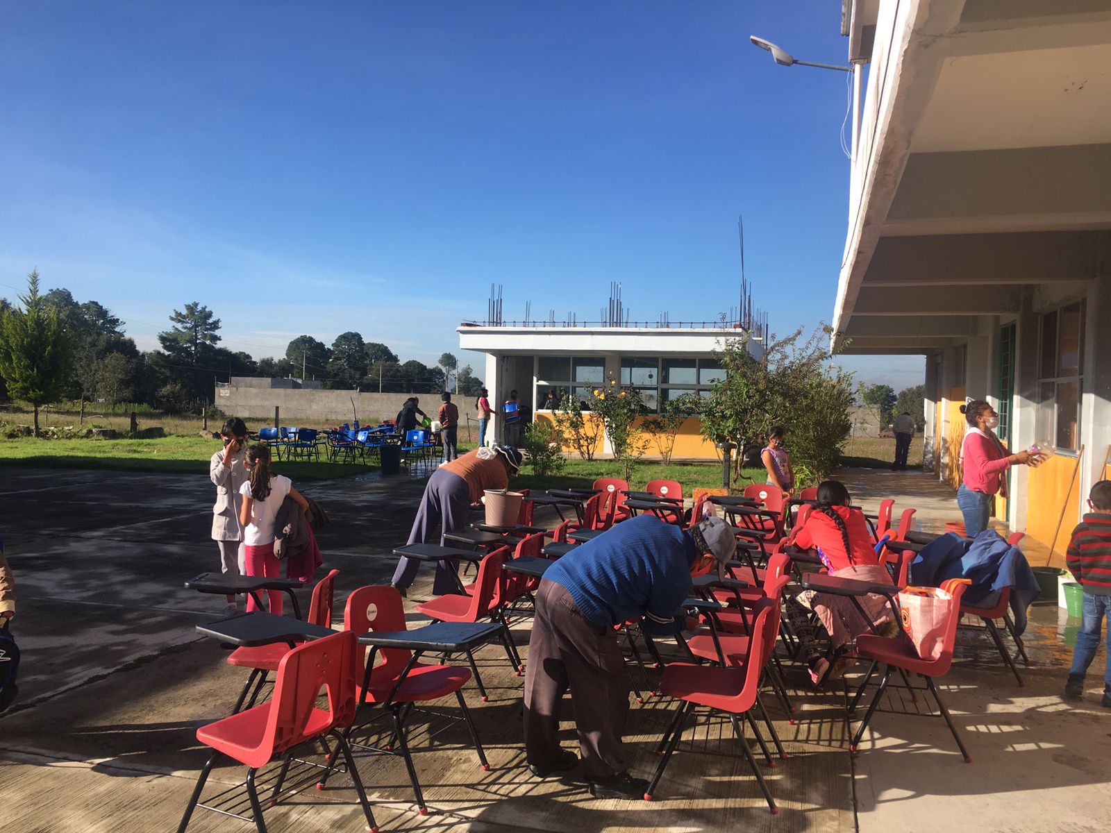 Padres de familia y Antorcha restauran escuela en Puebla capital