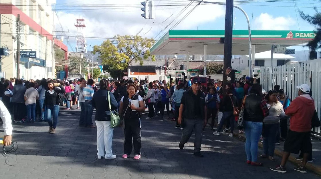 Por 3er día protestan padres de primaria de Tehuacán