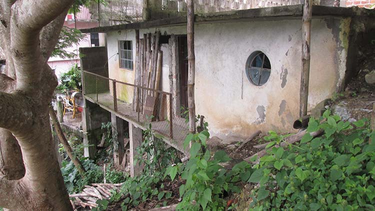 En el olvido viviendas ubicadas en zona de riesgo en Pahuatlán