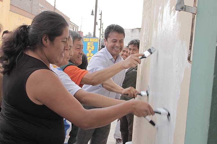 Entrega edil de San Andrés obras en San Francisco Acatepec