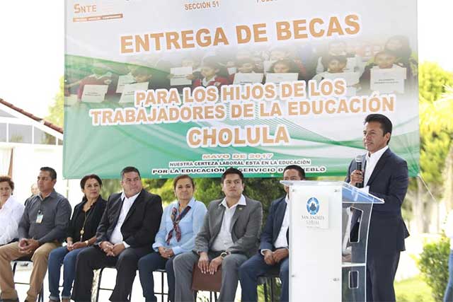 Alcalde de San Andrés Cholula refrenda su compromiso con estudiantes