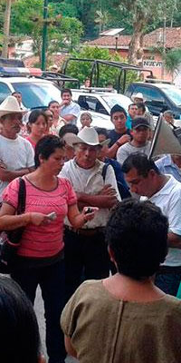 Cierran palacio de Zapotitlán por nepotismo y negligencia del edil 