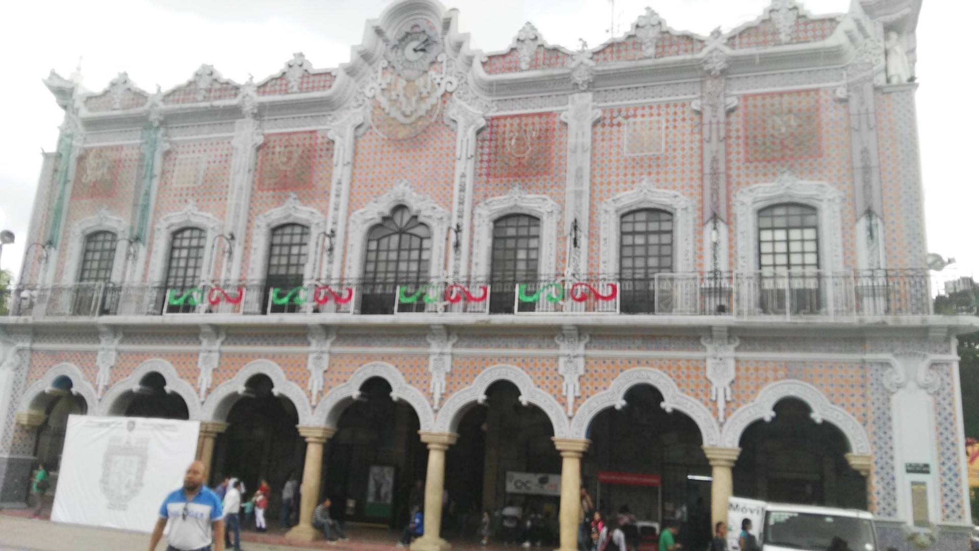 Palacio municipal de Tehuacán y escuelas son dañadas por temblor
