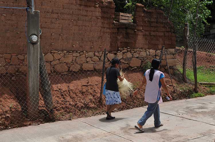 Sombrero de palma, una artesanía que está a punto de morir