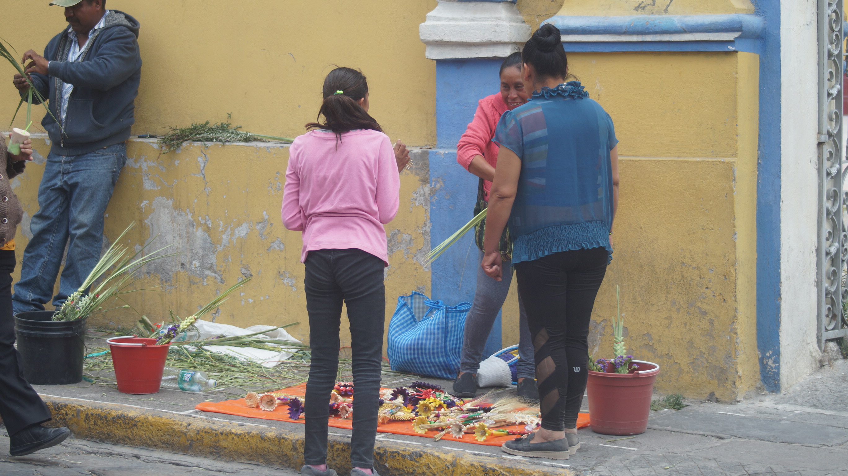 Feligreses cumplen y permanecen en casa en Domingo de Ramos en Tecamachalco
