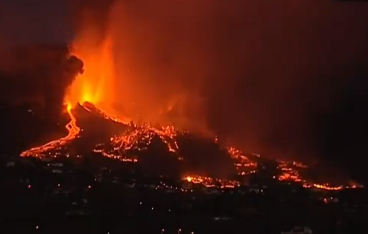 VIDEO Hace erupción un volcán en la isla canaria de La Palma