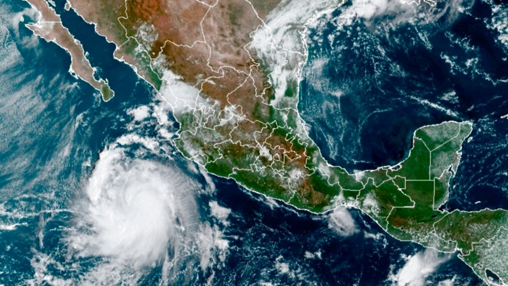 Hay 9 mil damnificados en Nayarit tras paso de Huracán Pamela