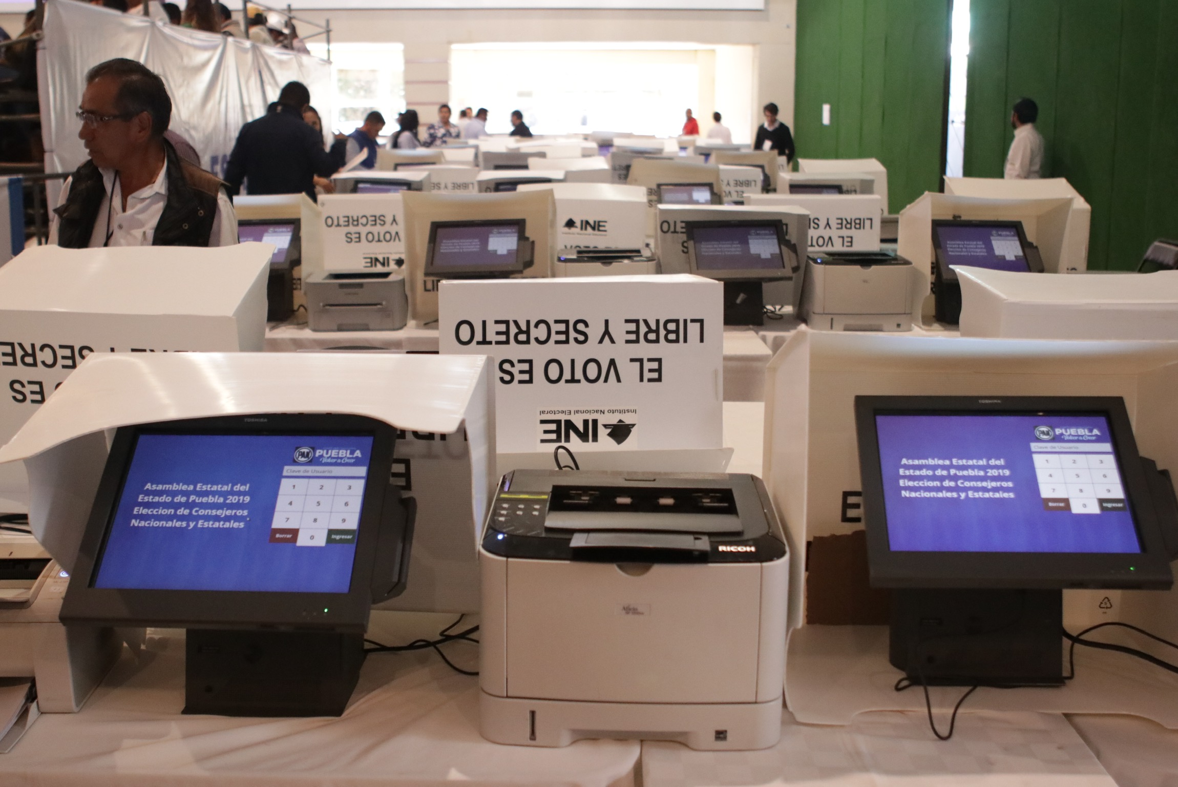 Entre fallas de sistema y retrasos, elige PAN consejeros nacionales