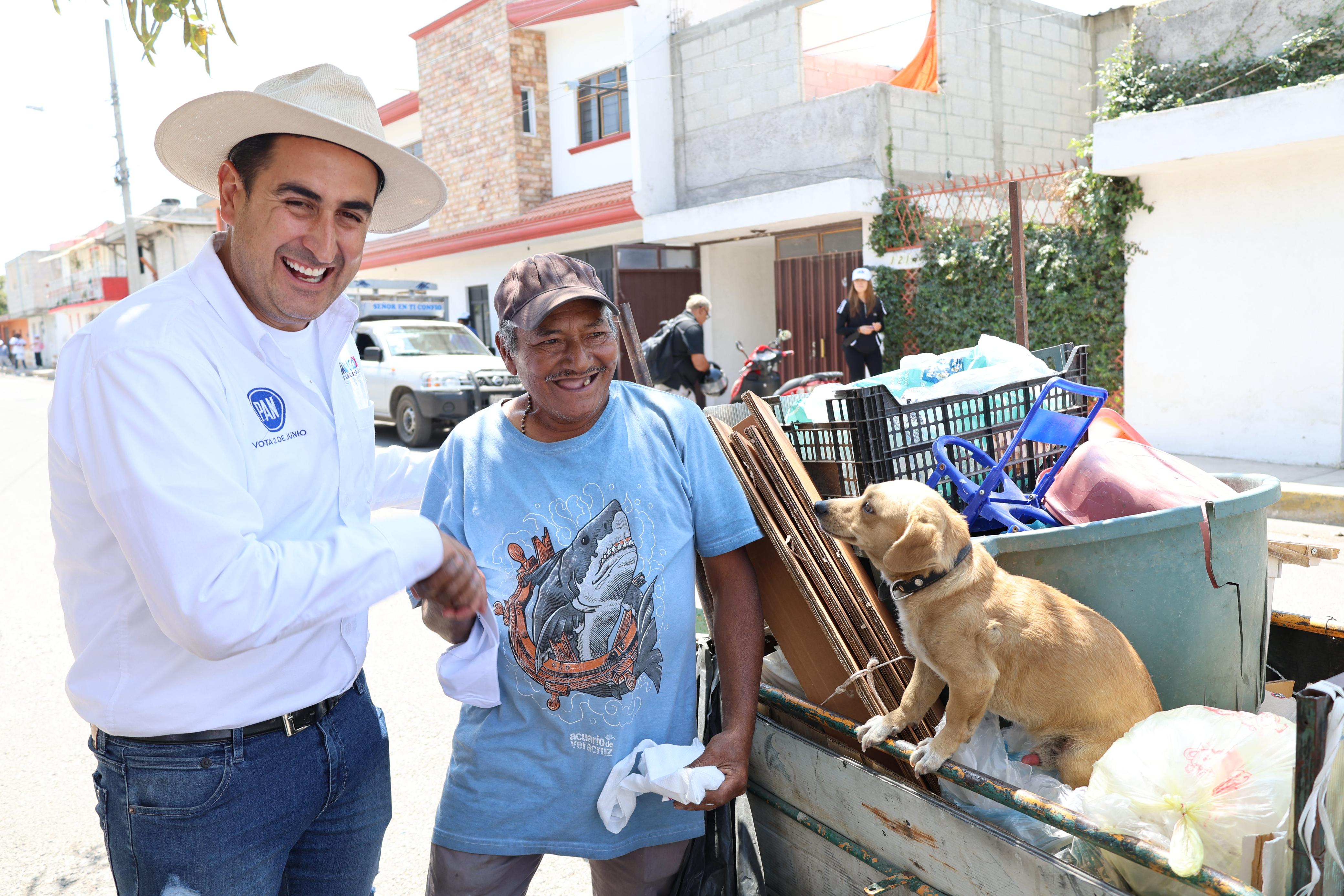 Manolo Herrera continúa recorriendo el Distrito 16