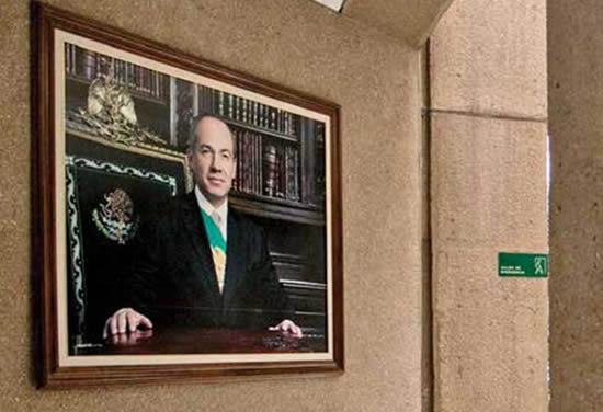Desaparecen imagen de Felipe Calderón del PAN