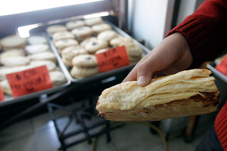 Caen 50 % ventas en panaderías por ambulantes en Texmelucan