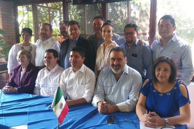 Panistas reciben a Rivera en Atlixco, morenovallistas le dan la espalda