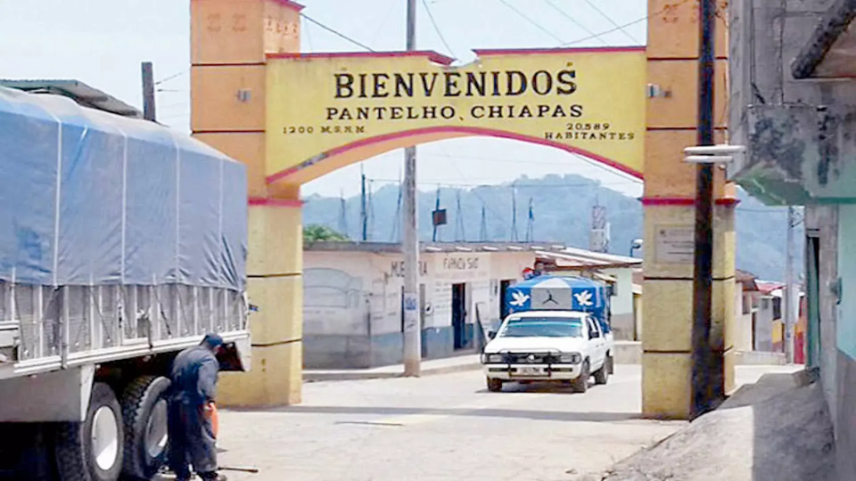 VIDEO Criminales se enfrentan a disparos en Pantelhó