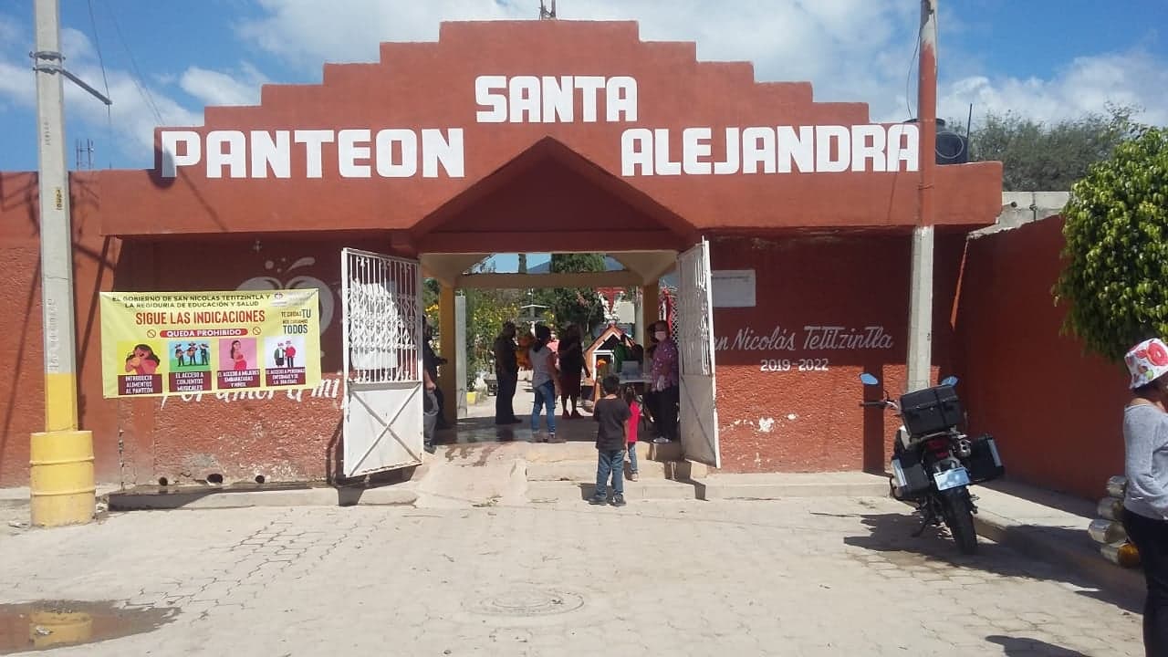 Ya no caben más cuerpos en panteón de Tetitzintla en Tehuacán 
