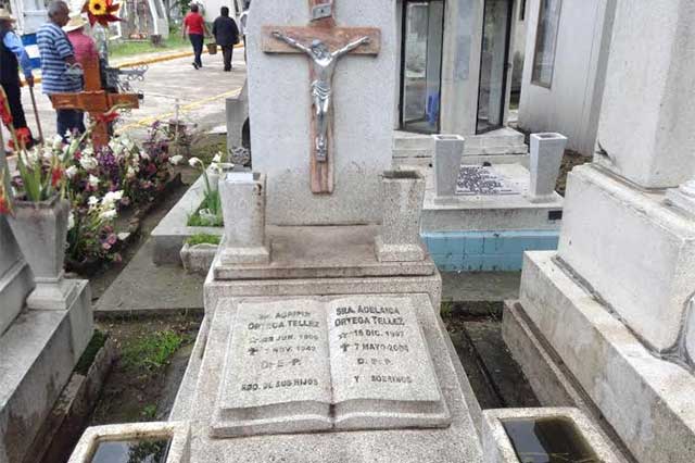 En Tulcingo pretenden exhumar cuerpos del panteón sino pagan 150 pesos    