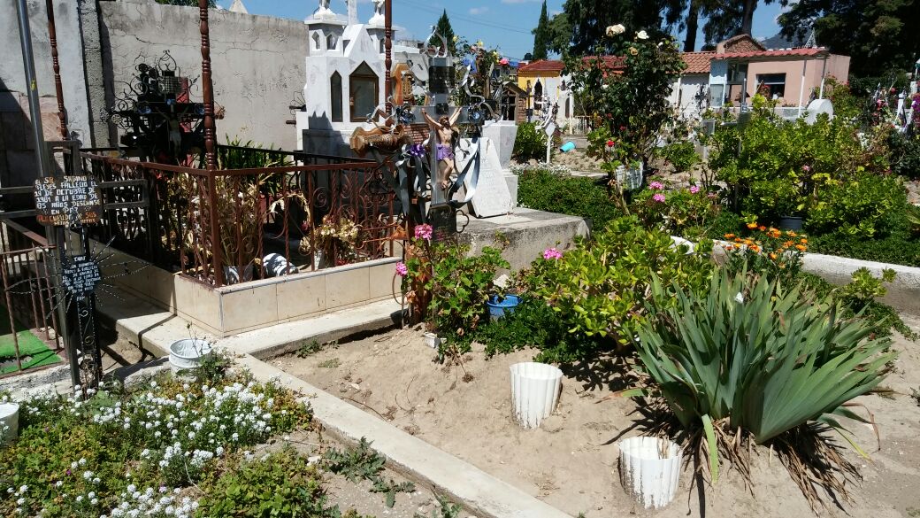Prevén arribo de 10 mil visitantes a panteones de Texmelucan