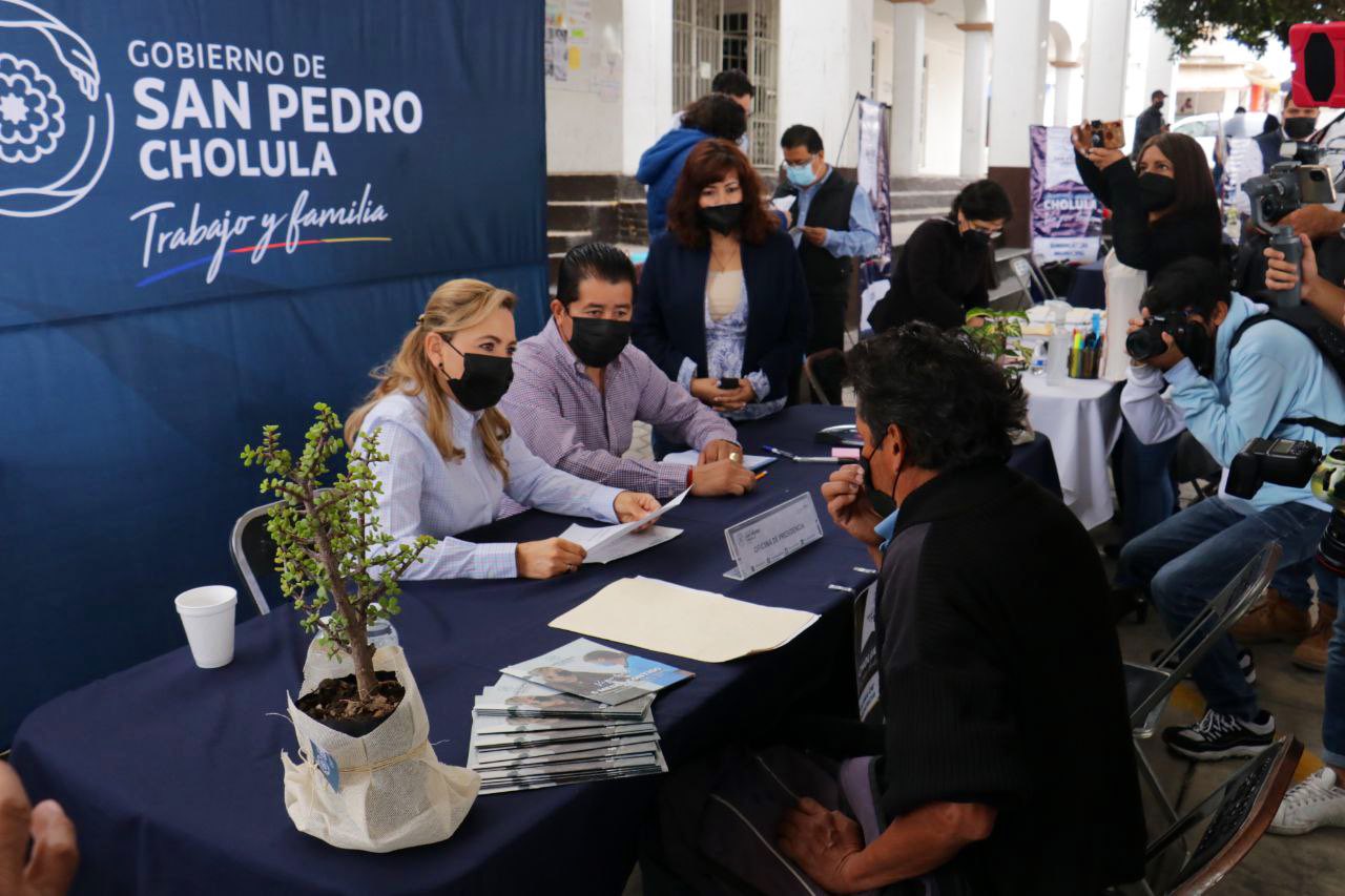 Angon encabeza jornada de atención ciudadana en Almoloya