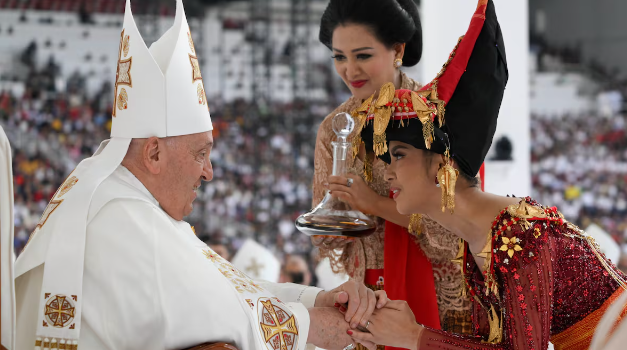 El mensaje desde la mezquita y un frustrado atentado. El viaje papal por Asia