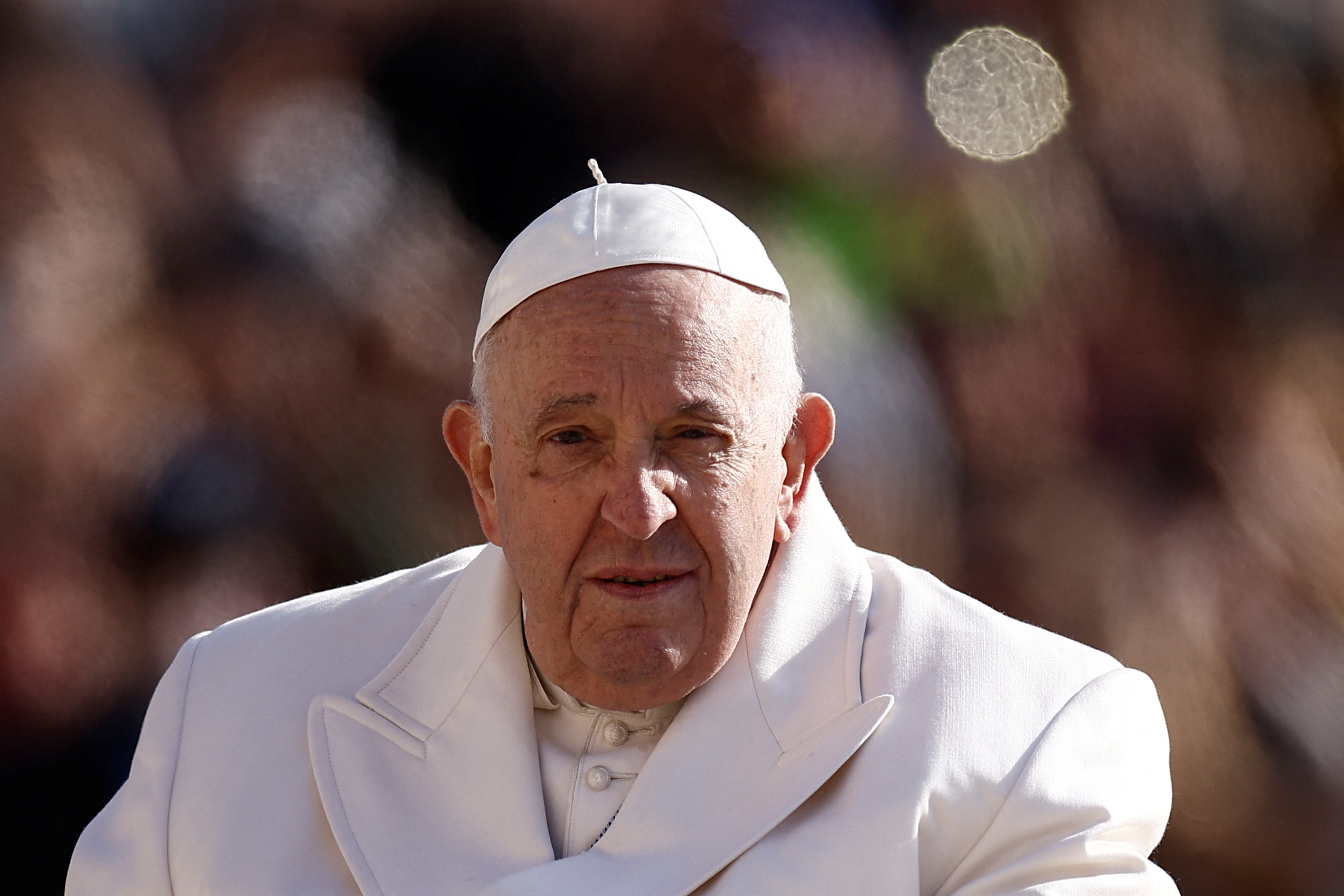 Papa Francisco se someterá a cirugía para tratar un bloqueo intestinal