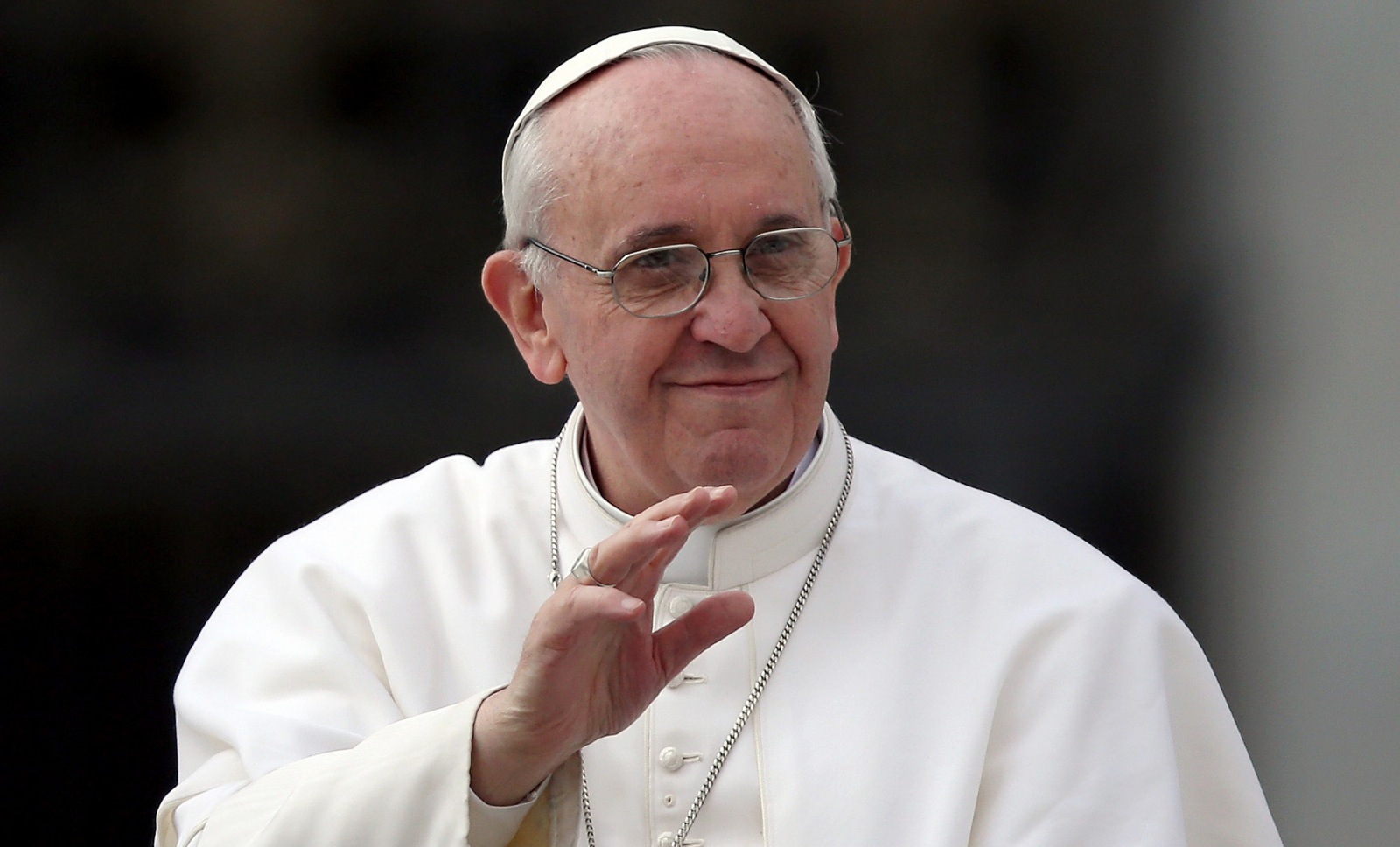 Papa Francisco bautiza a recién nacido mientras está hospitalizado