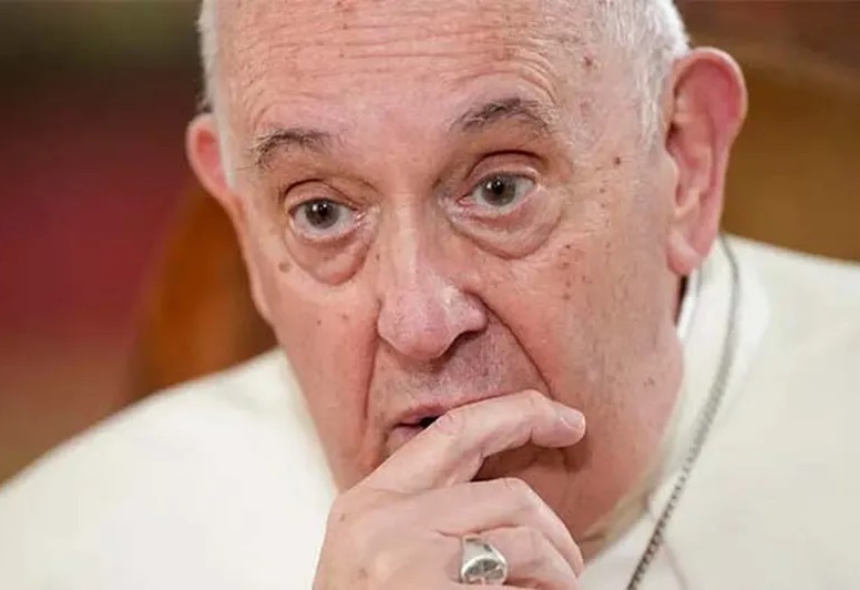 Papa Francisco regaña a mujer que le pidió una bendición para su perro
