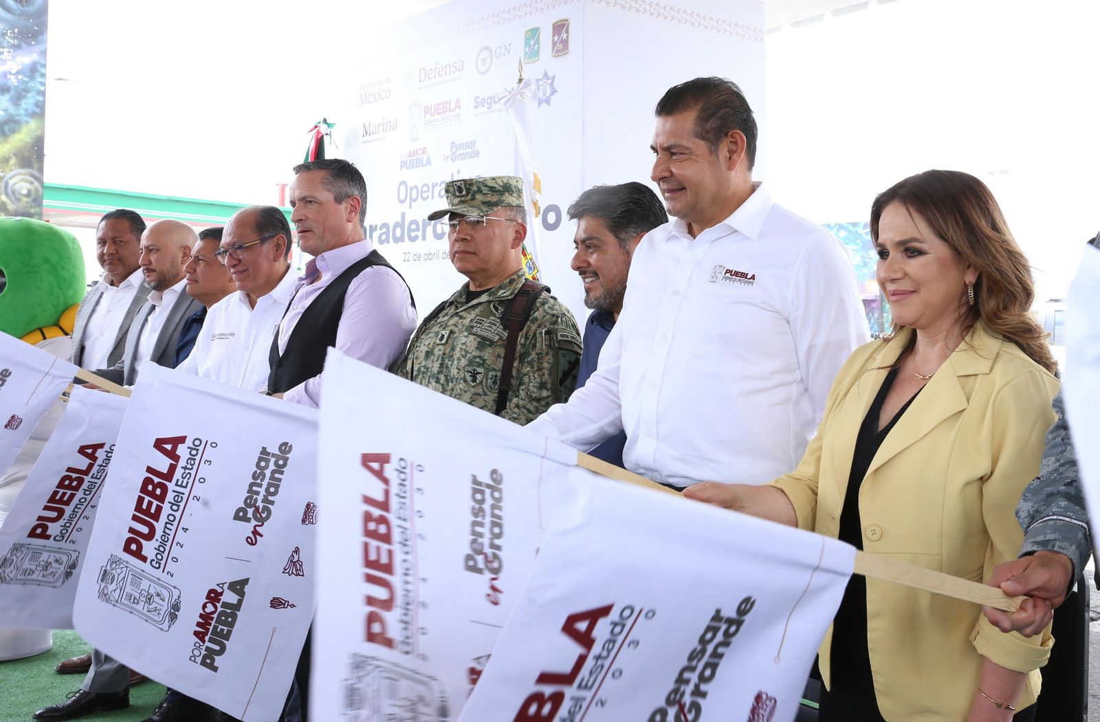 Armenta inicia el primero de cinco Paraderos Seguros en la México-Puebla