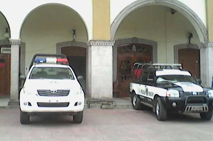 Suspenden paro policías de Hueytamalco, logran aumento