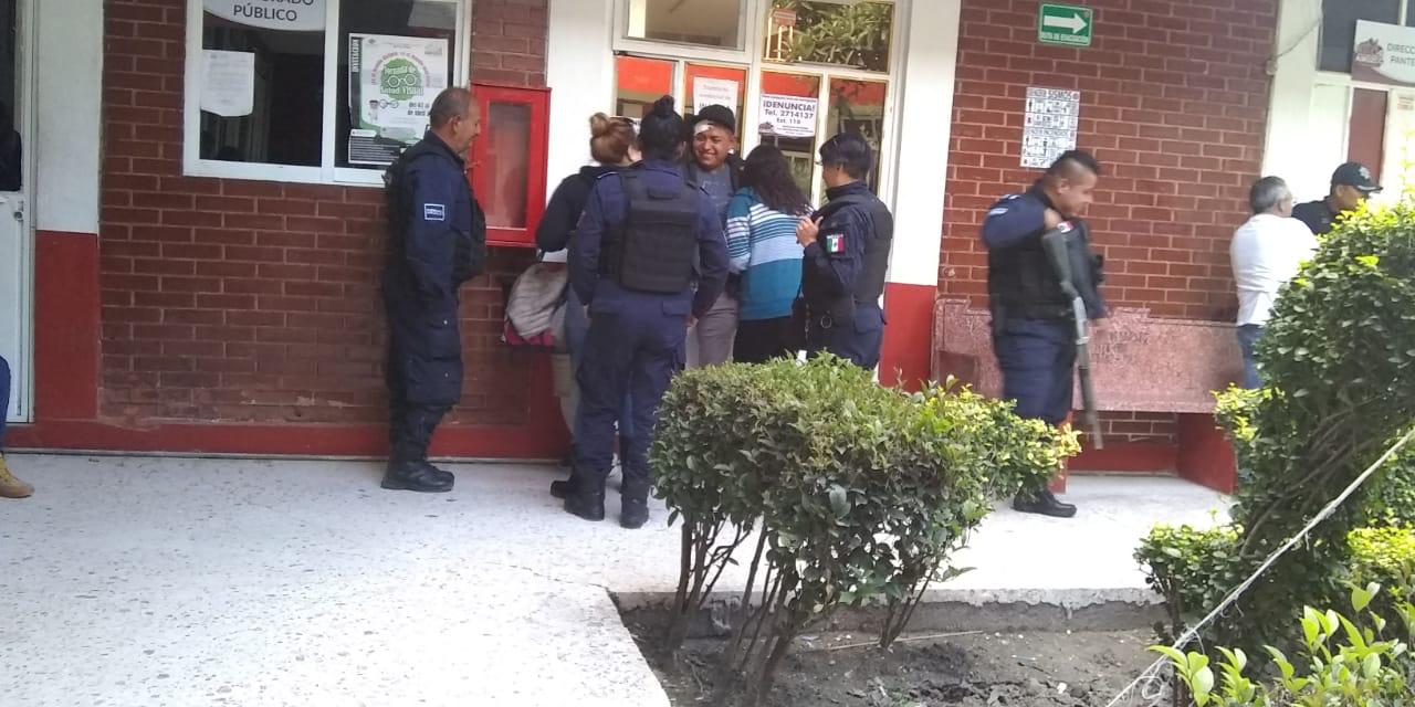 Hacen paro de labores policías de Amozoc